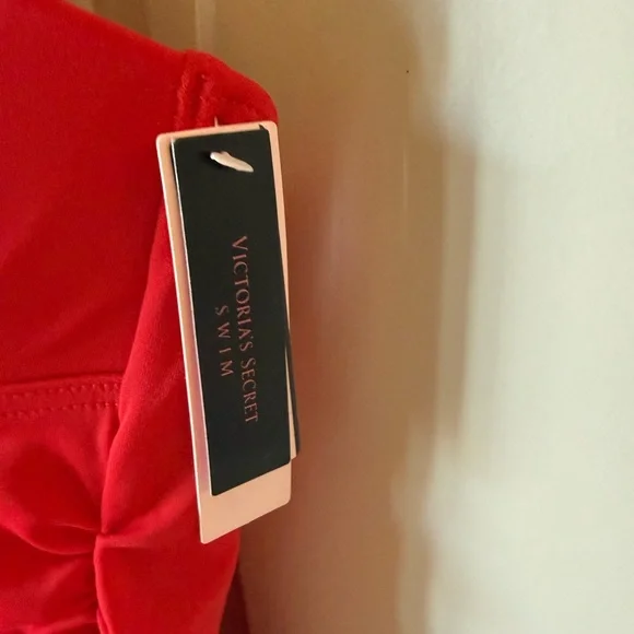 🔥 Red Hot Halter One-Piece Swimsuit – Bombshell Fit 🔥 - Picture 2 of 9